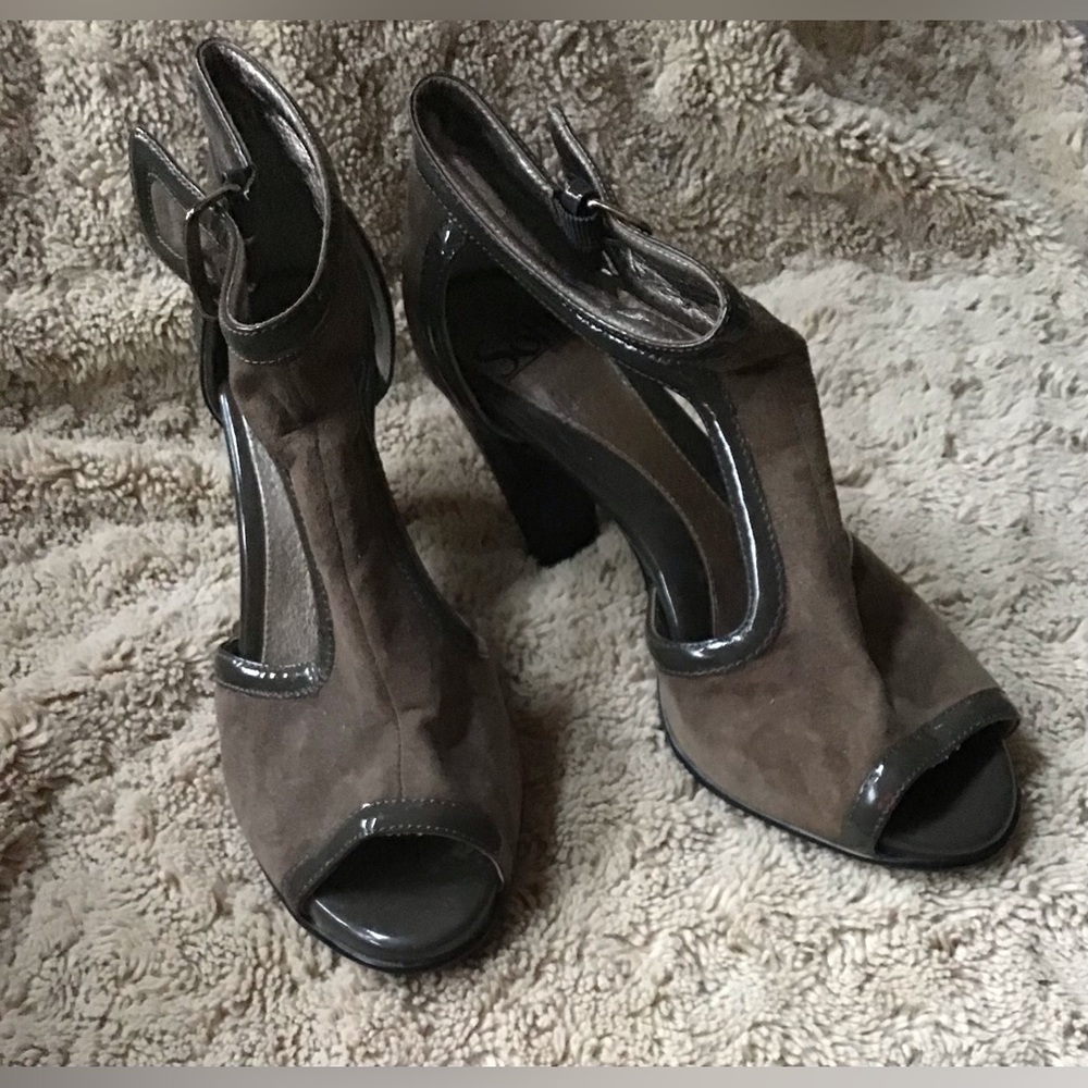 Sofft  Taupe Suede and Patent Heels
